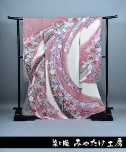 総絞りの振袖｜桜と源氏香文様-ピンク色｜大阪・京都のみやたけ工房