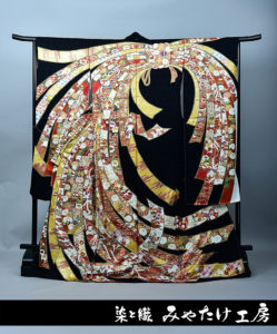 ZY-588 黒留袖 久保耕 竹屋町刺繍 花車 金箔 京友禅 逸品 久保耕の振袖｜手描き京友禅-四季花丸｜大阪・京都のみやたけ工房